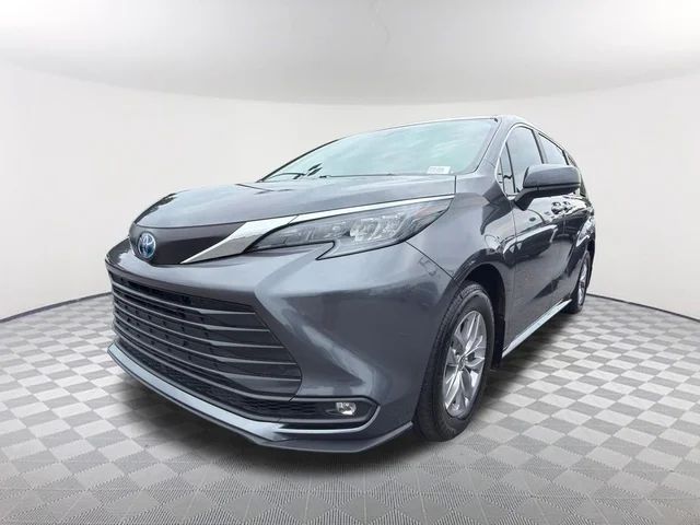 2025 Toyota Sienna XLE