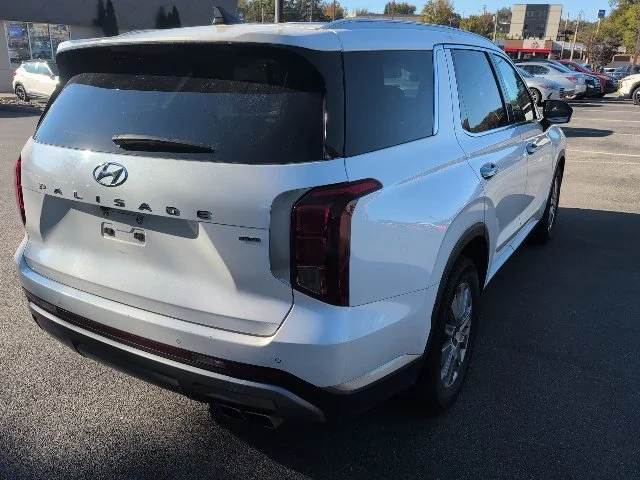 Used 2025 White Hyundai SEL image 9