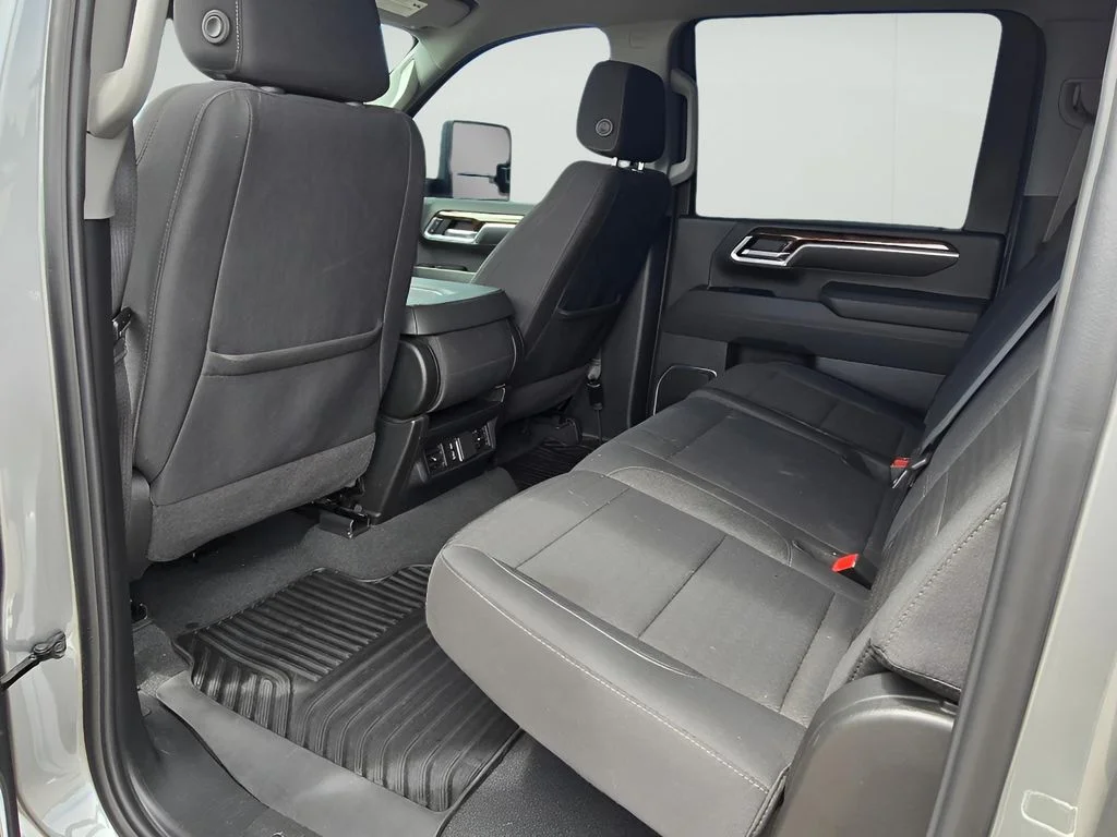 Used 2025 Sterling Metallic GMC SLE image 13
