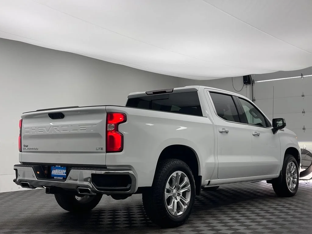 Used 2024 Summit White Chevrolet LTZ image 9