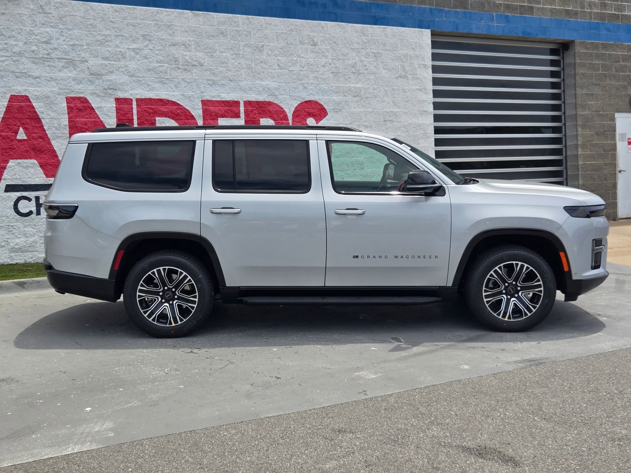 New 2026 Silver-Zynith Exterior Paint Jeep  image 8