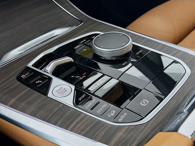 New 2026 Alpine White BMW xDrive40i image 17