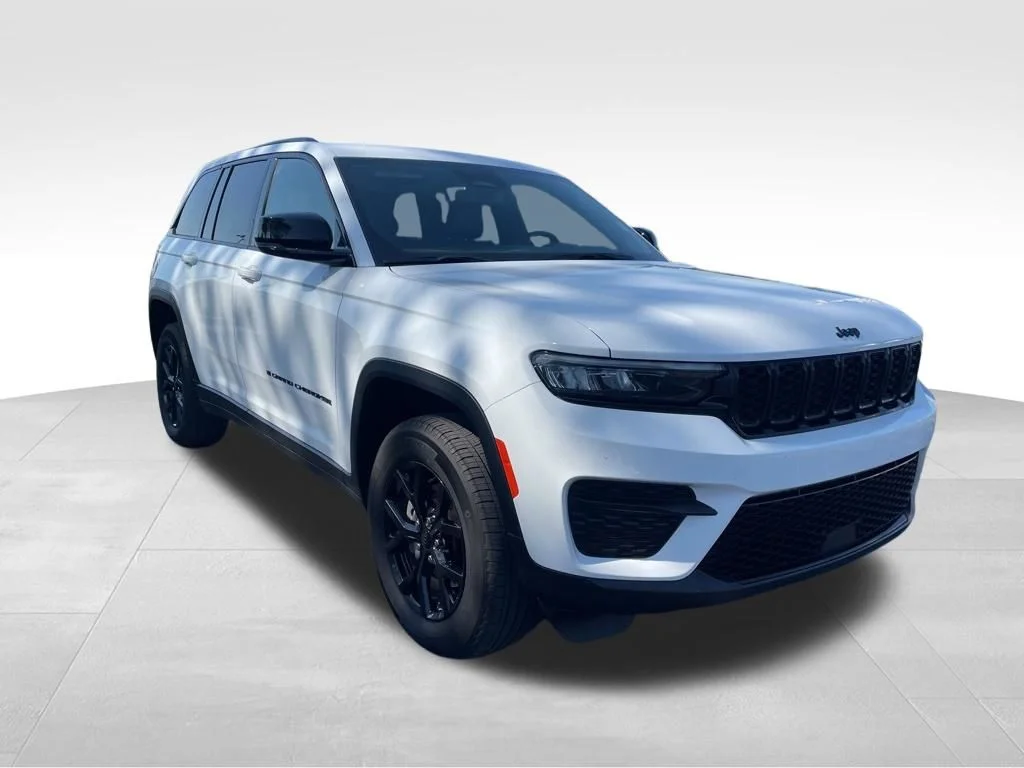 Used 2024 White Jeep Altitude image 7