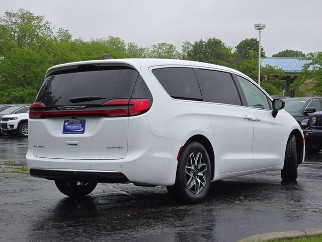 New 2027 Bright White Clear-Coat Exterior Paint Chrysler Limited image 28