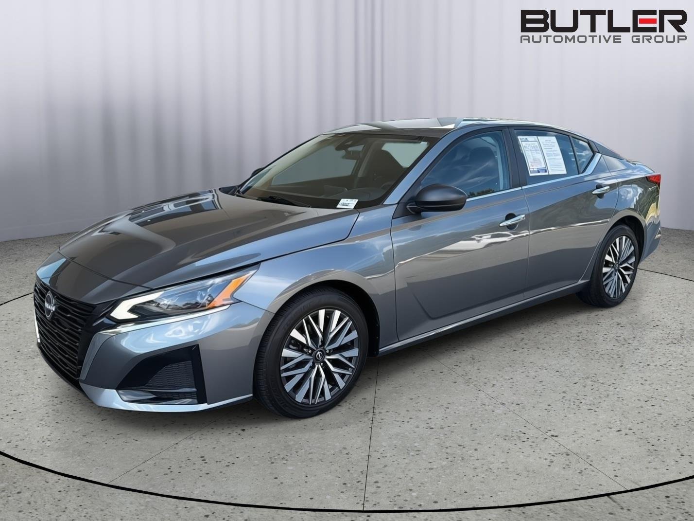 Used 2025 Gun Metallic Nissan SV image 2
