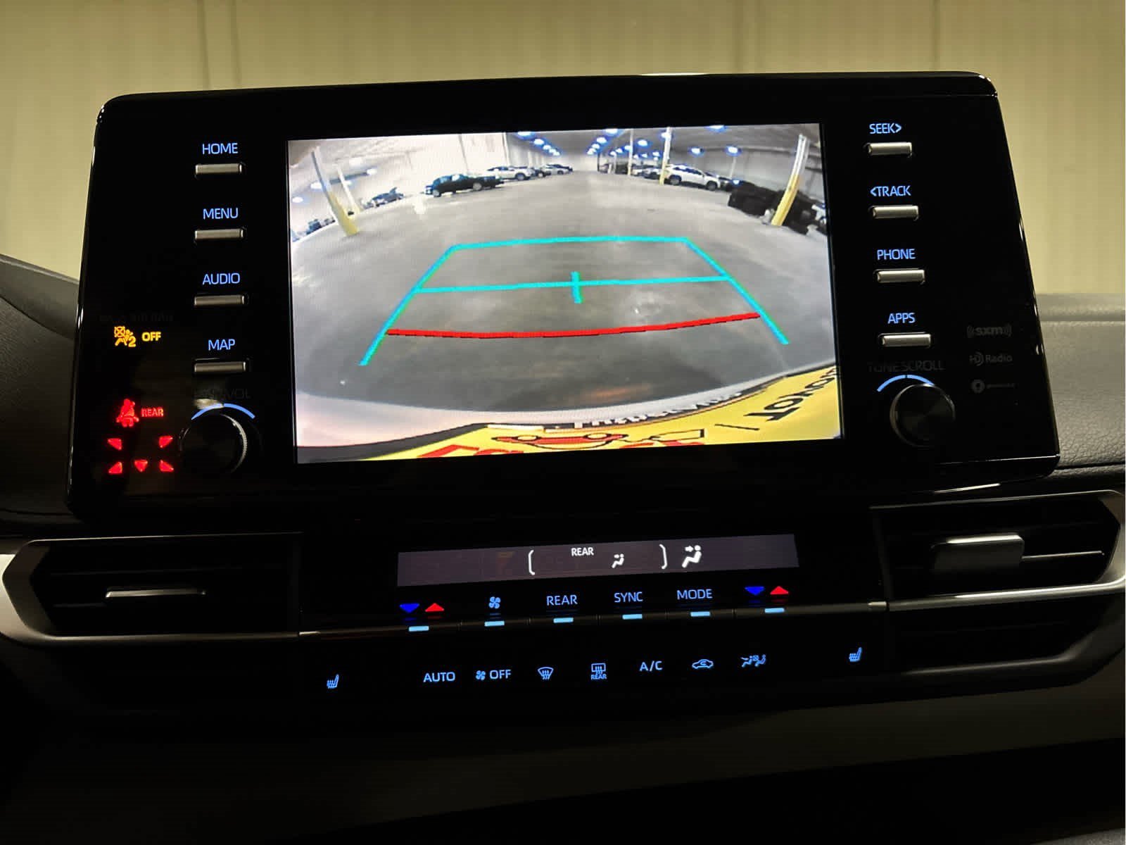 Used 2022 Wind Chill Pearl Toyota XLE image 11