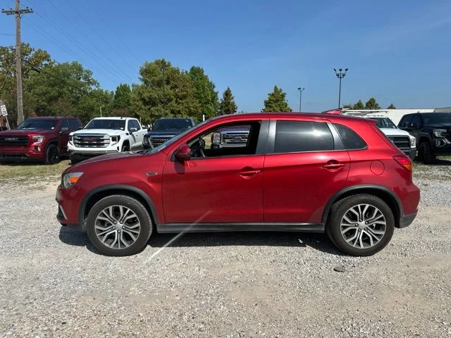 Used 2018 Red Mitsubishi 2.0 ES image 8