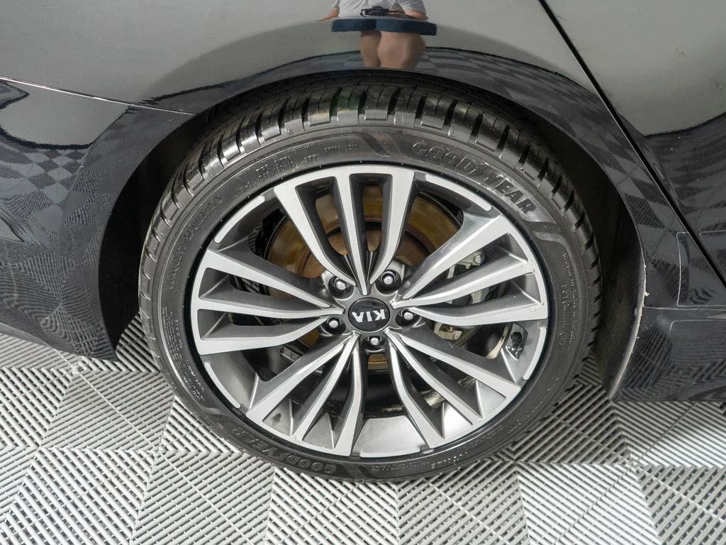 Used 2018 Black Kia Premium image 30
