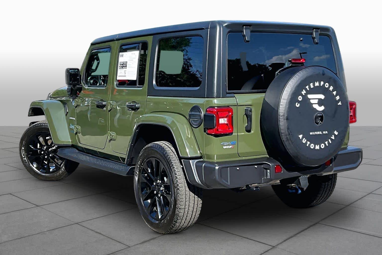 Used 2021 Sarge Green Clearcoat Jeep Unlimited Sahara image 12