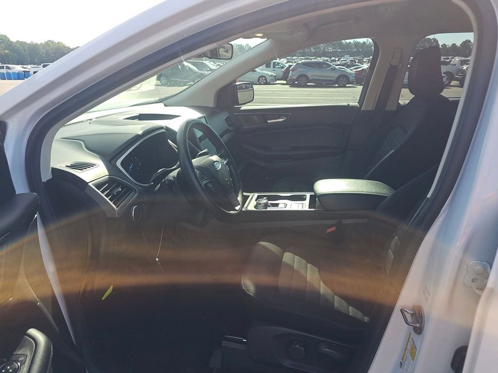 Used 2021 White Ford SE image 6