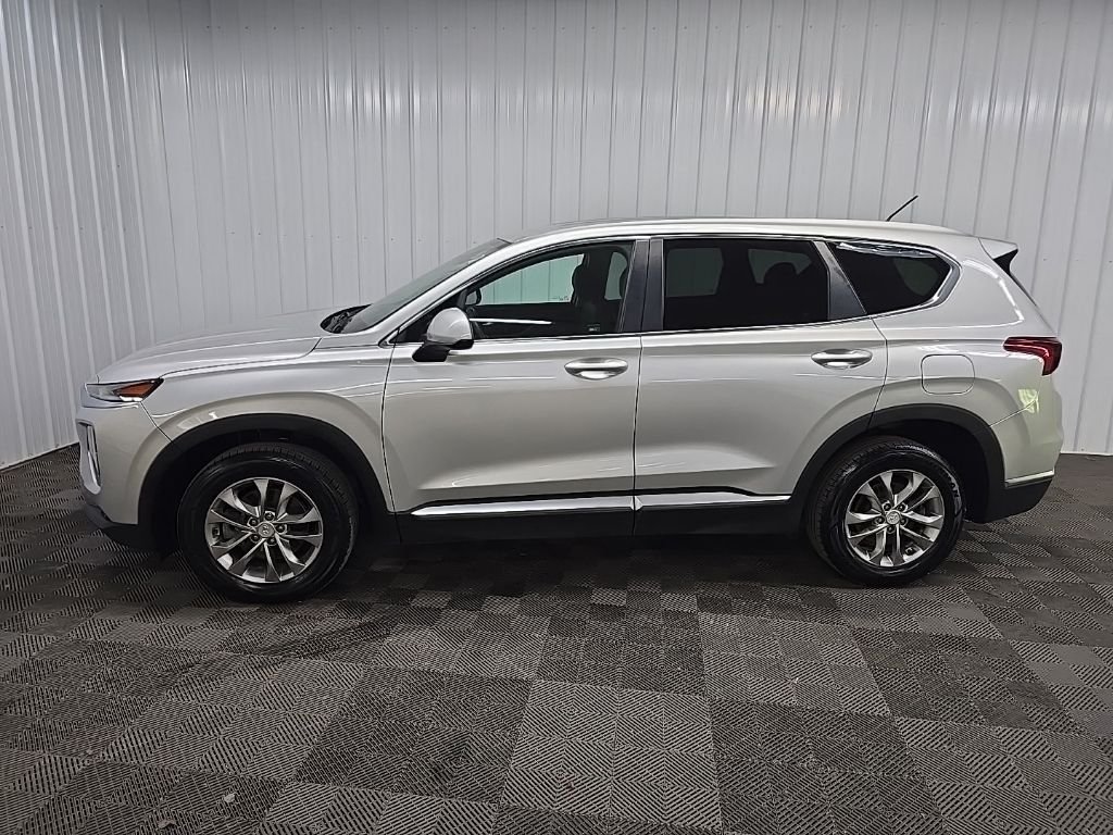 Used 2019 Silver Hyundai SE image 5