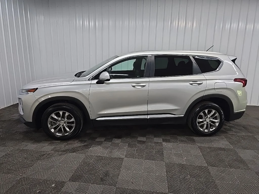 Used 2019 Silver Hyundai SE image 5