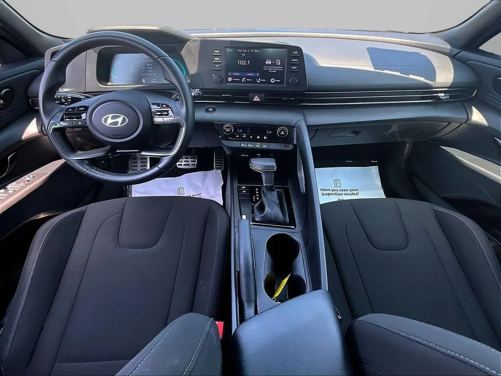 Used 2025 Black Hyundai SEL Sport image 8