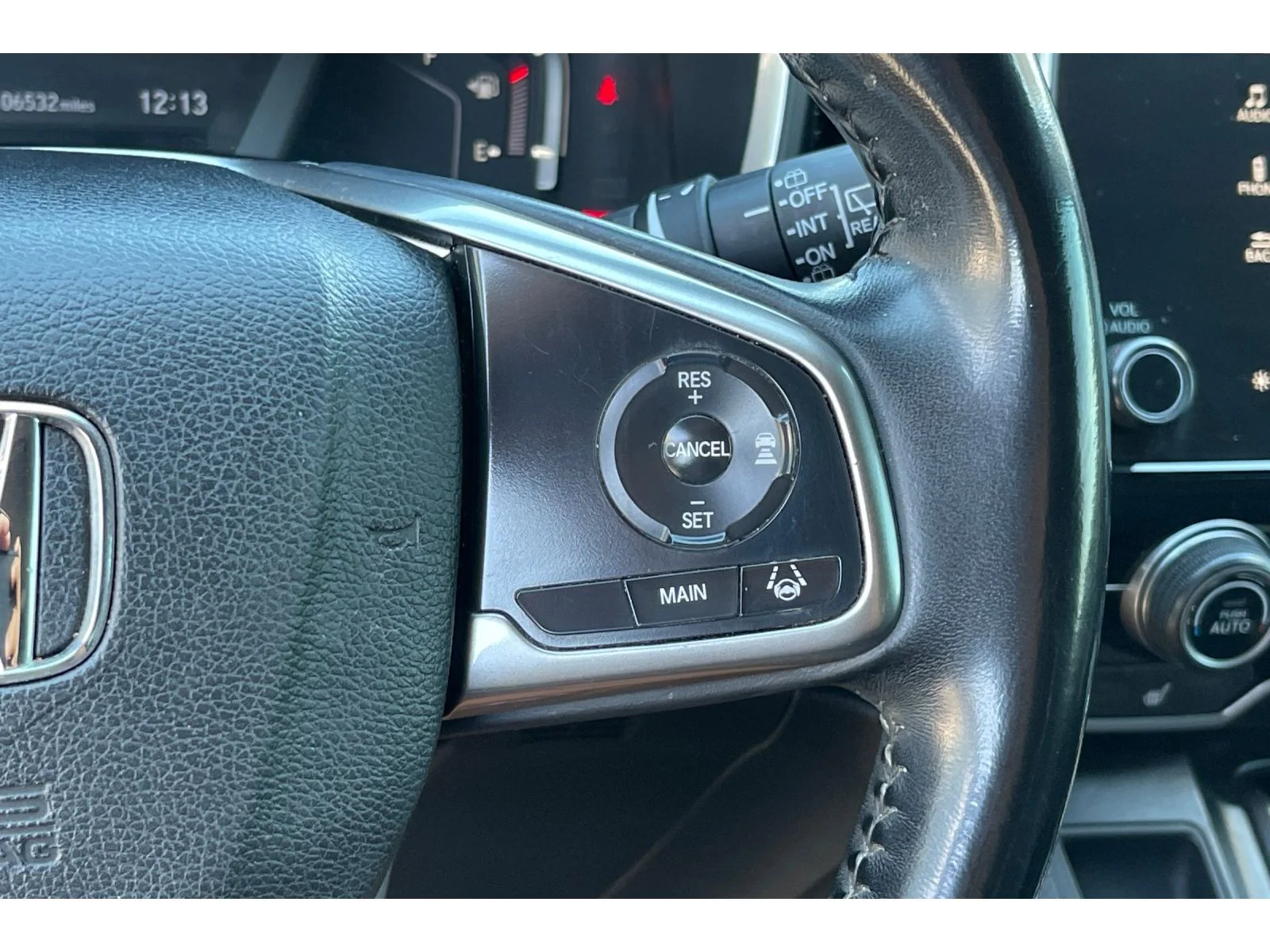 Used 2018 White Diamond Pearl Honda EX-L image 36
