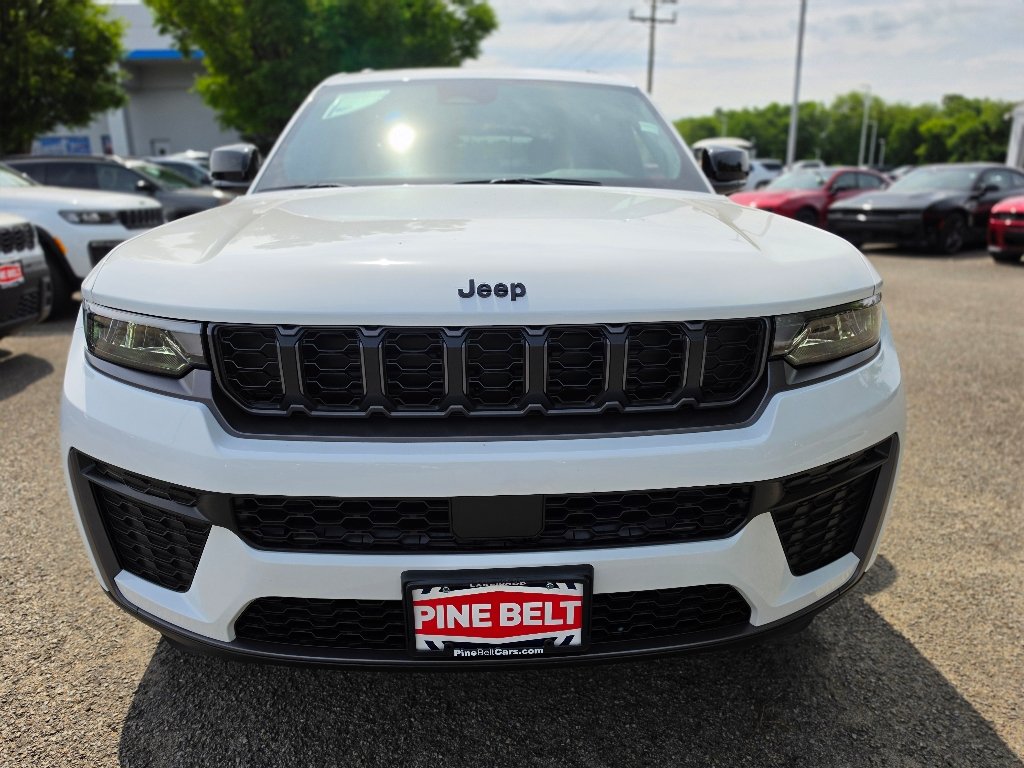 New 2026 Bright White Clear-Coat Exterior Paint Jeep Altitude image 7