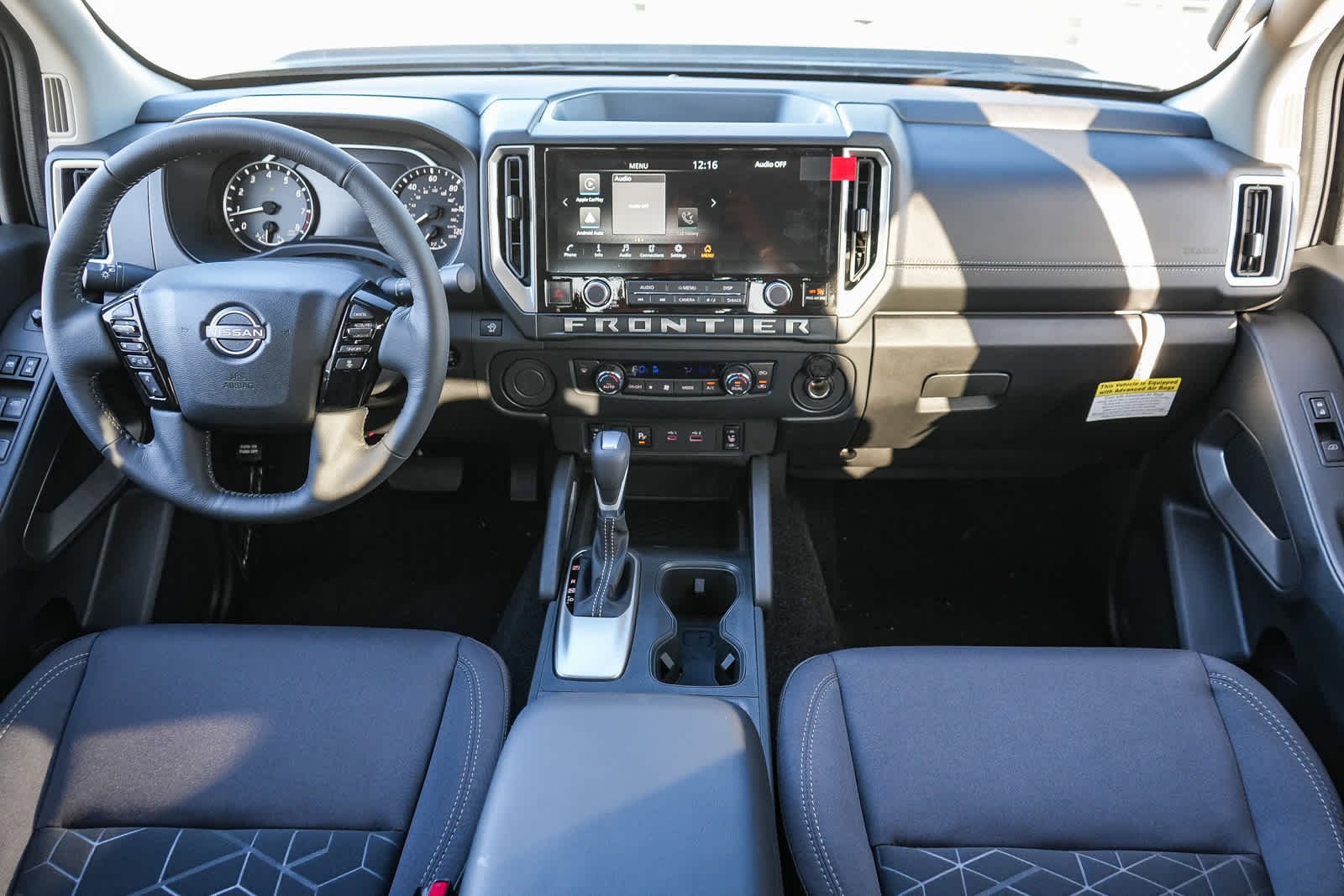 Nueva Nissan Crew Cab SV Super Black 2027, imagen 15