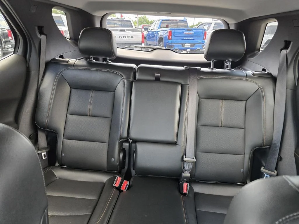 Used 2023 Iridescent Pearl Tricoat Chevrolet Premier image 19