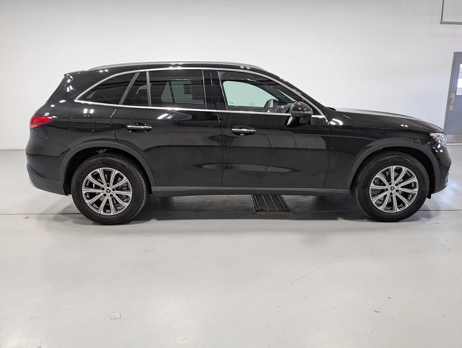 Used 2025 Black Mercedes-Benz GLC 300 image 7