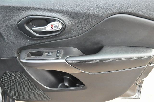 Used 2022 Gray Jeep Limited image 24
