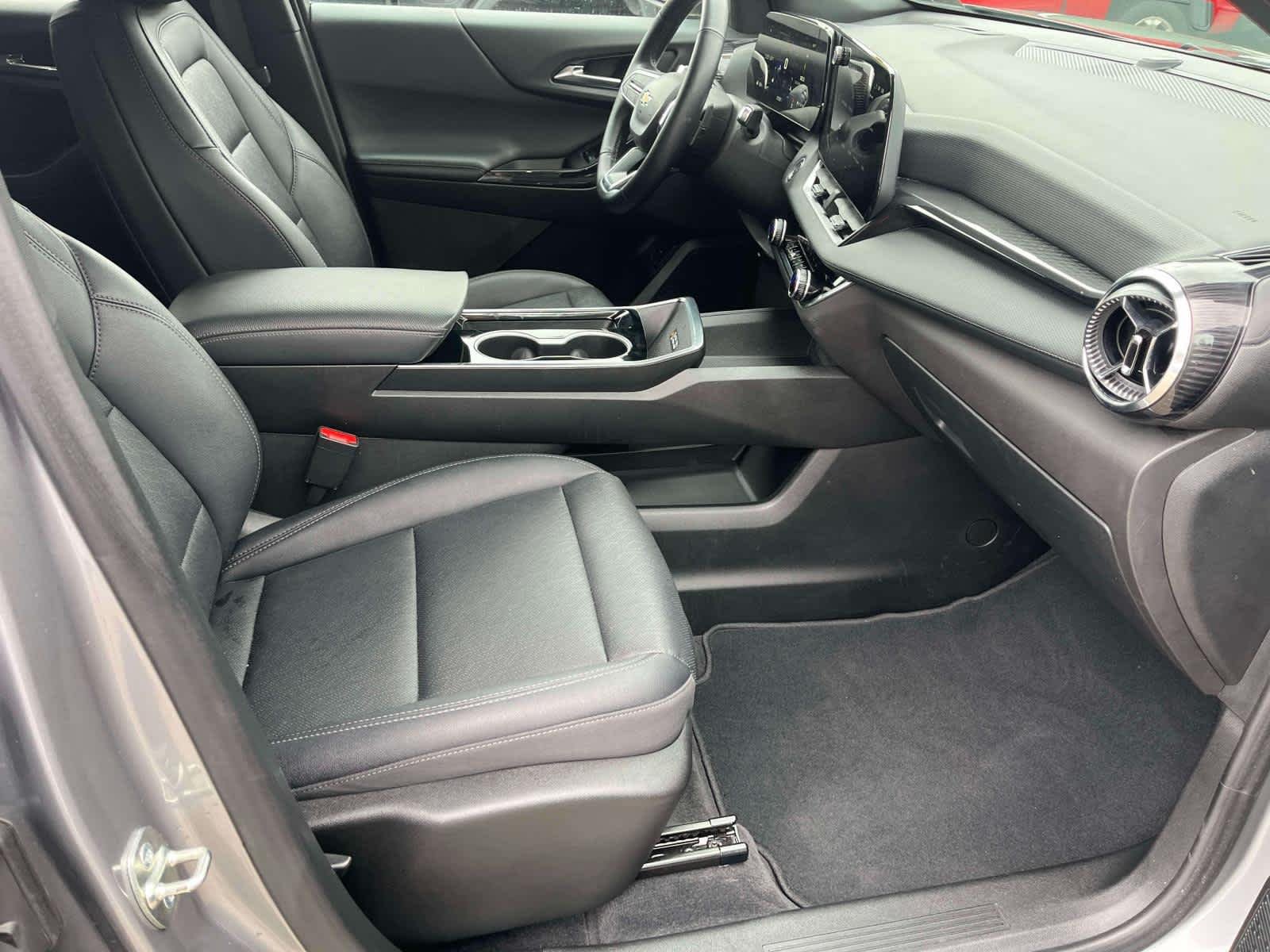 Used 2025 Sterling Gray Metallic Chevrolet LT image 26