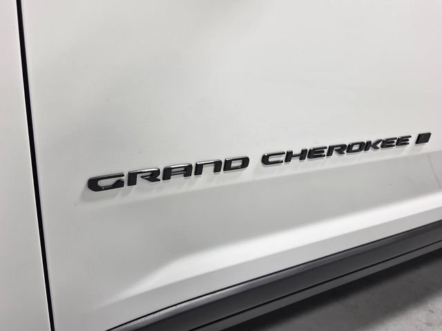 New 2026 Bright White Clear-Coat Exterior Paint Jeep Altitude image 19