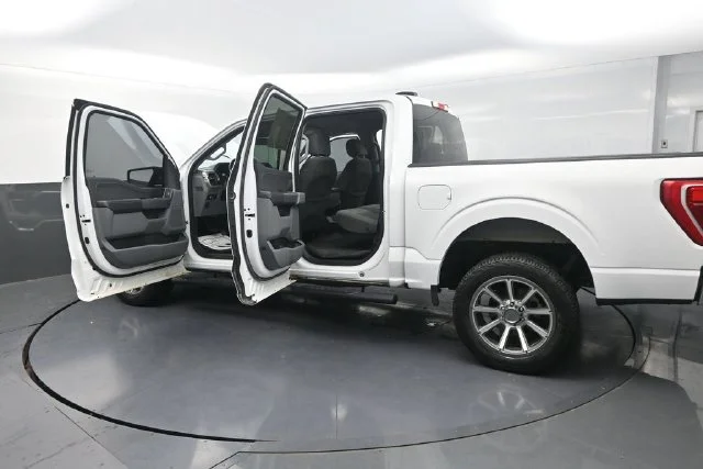 Used 2021 White Ford XLT image 32
