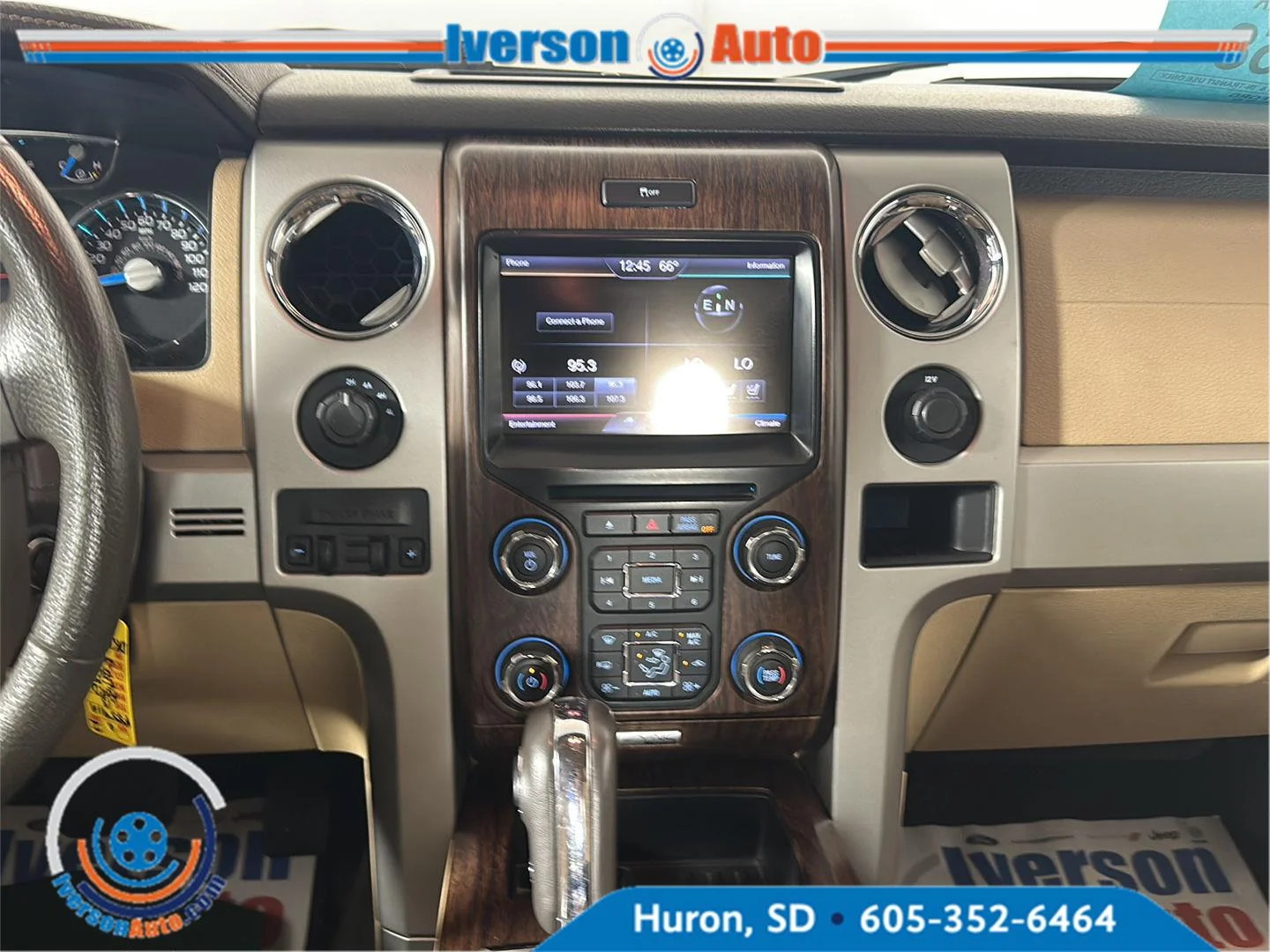 Used 2013 Green Gem Metallic/Pale Adobe Metallic Ford Lariat image 21