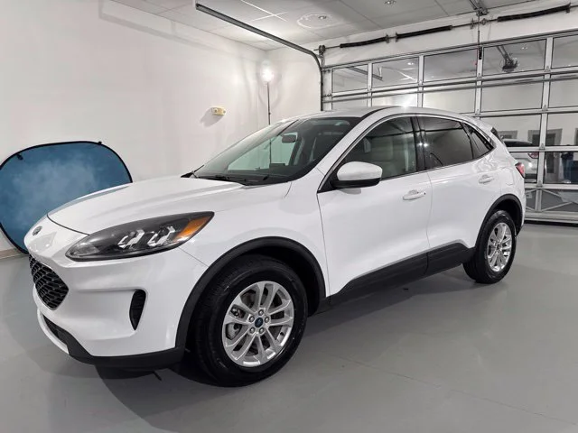 Used 2021 White Ford SE image 3