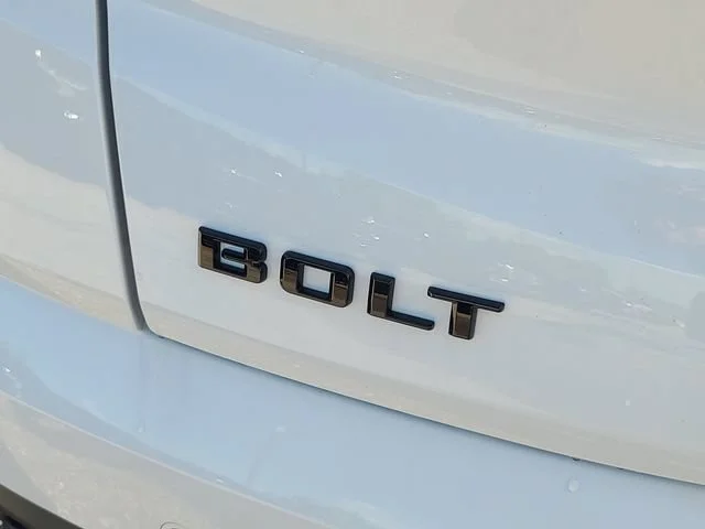 New 2027 Summit White Chevrolet LT image 33