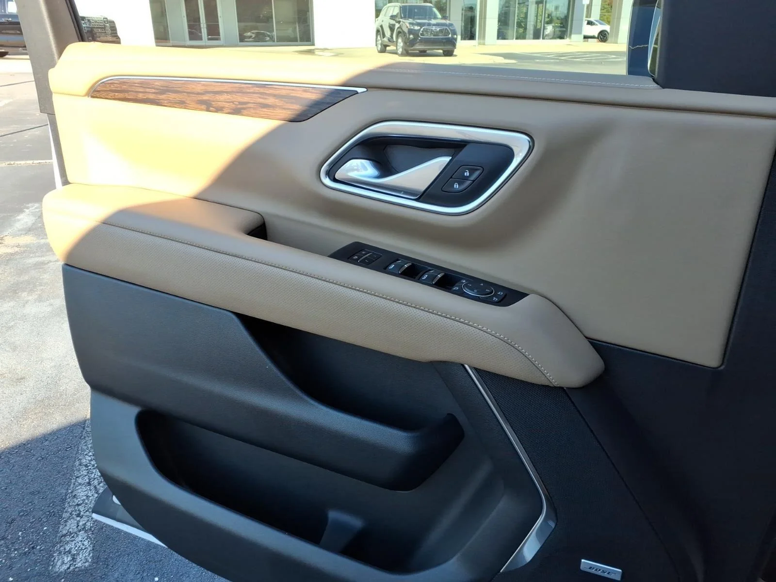 Used 2024 Iridescent Pearl Tricoat Chevrolet Premier image 32