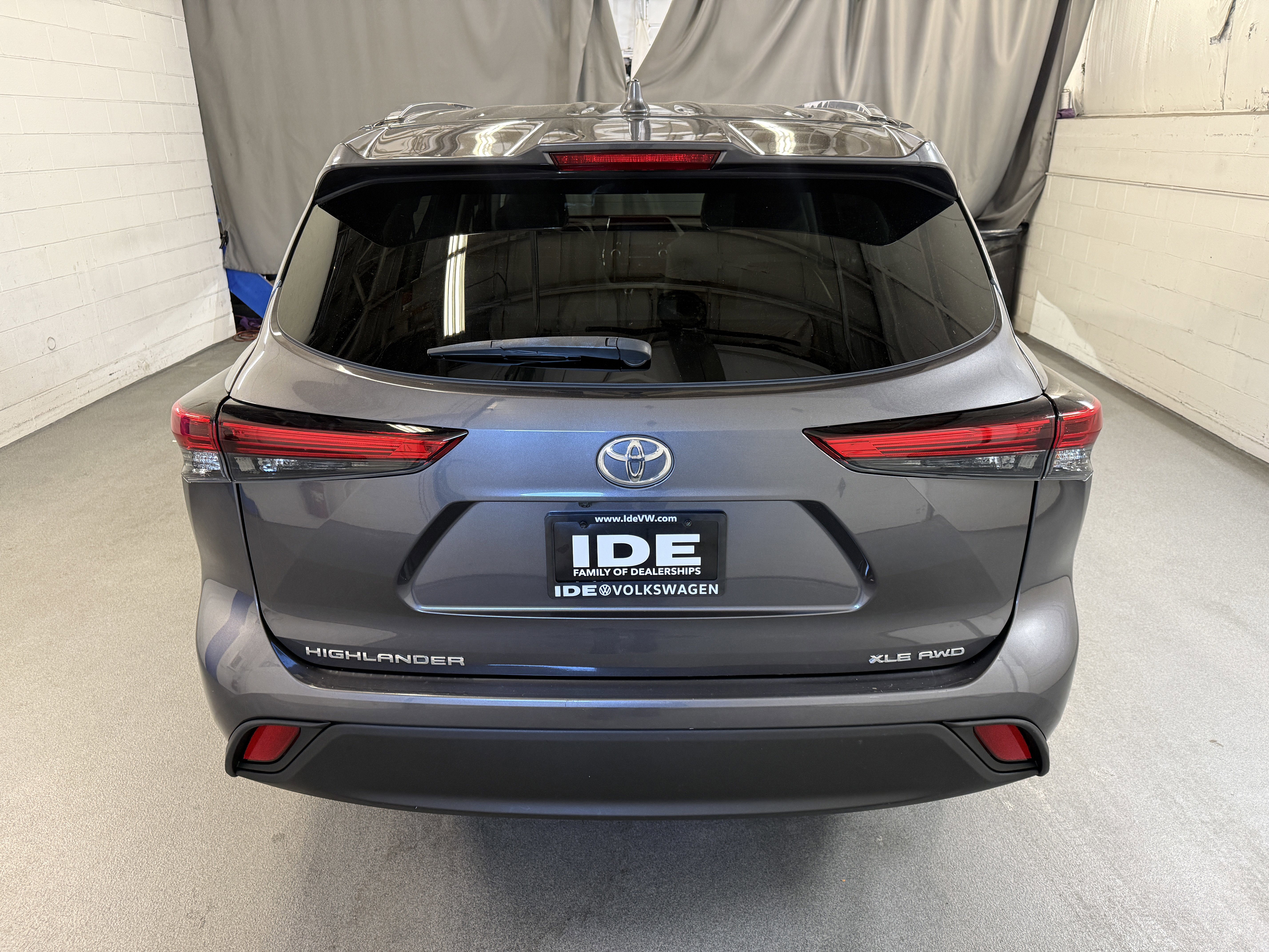 Used 2021 Magnetic Gray Metallic Toyota XLE image 7