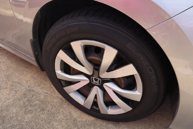 Used 2023 Lunar Silver Metallic Honda LX image 4