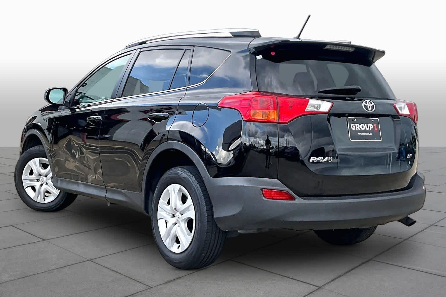 Used 2015 Black Toyota LE image 12