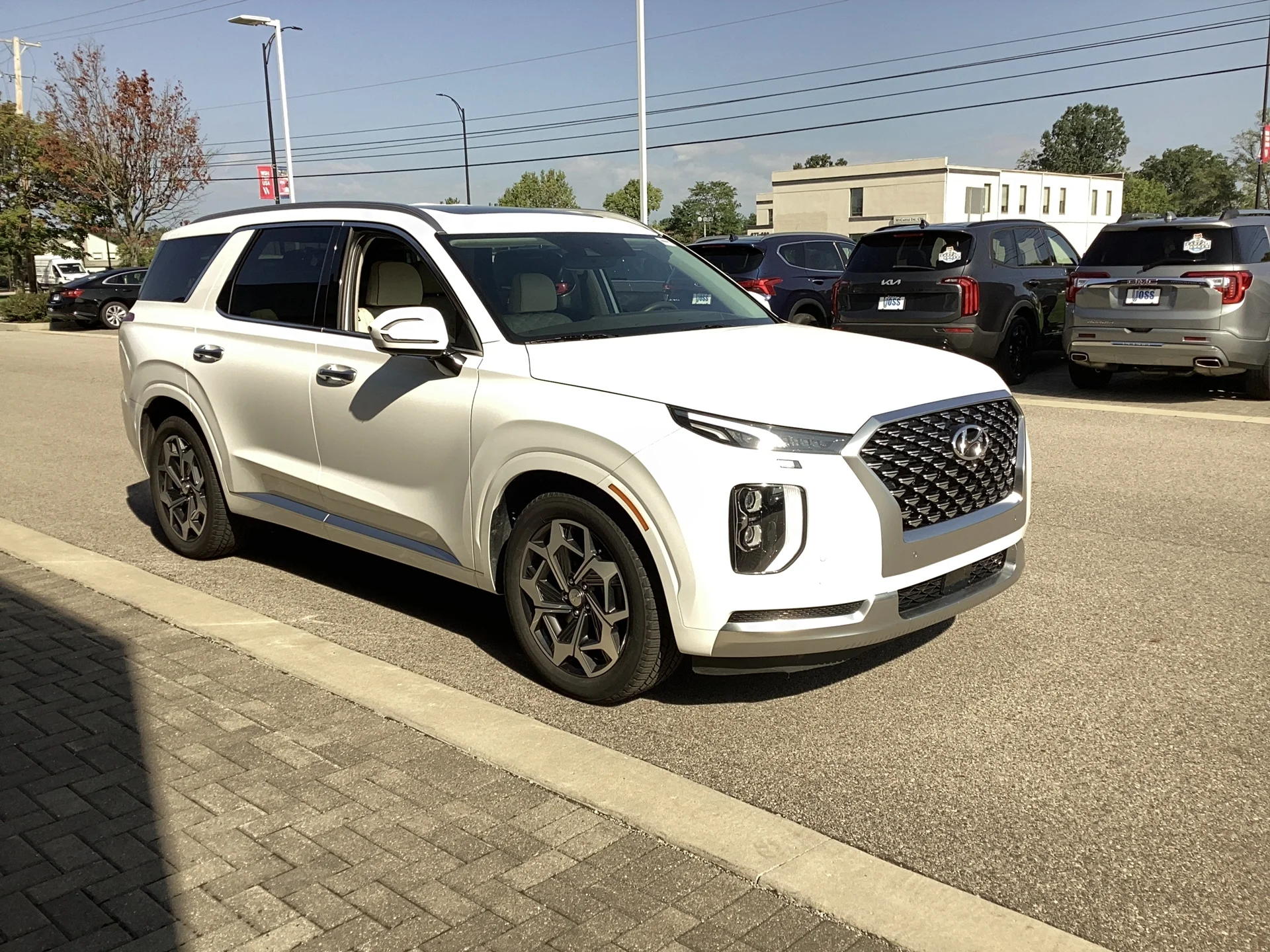 Used 2021 Hyper White Hyundai Calligraphy image 1