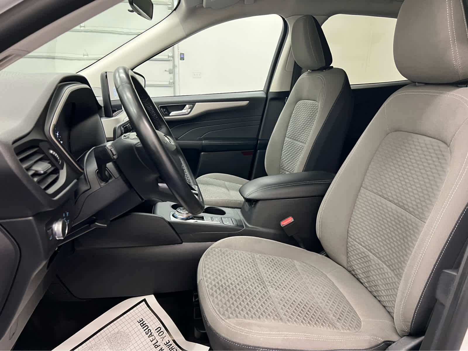 Used 2021 Oxford White Ford SE image 11