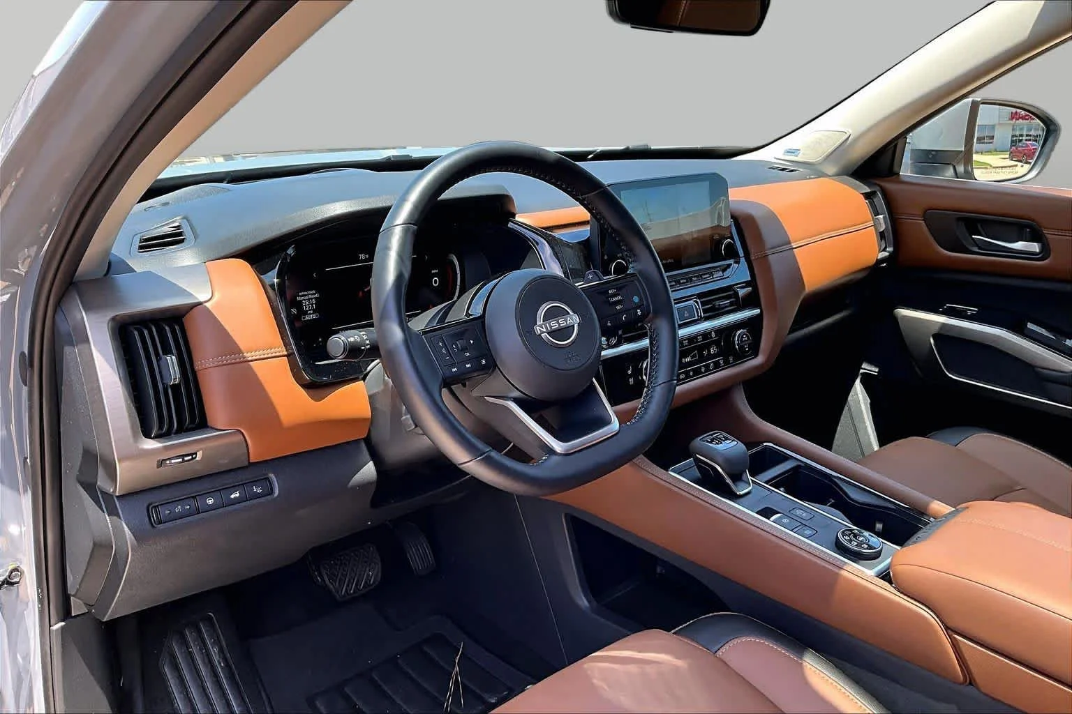 Used 2025 Boulder Gray Pearl Nissan Platinum image 18