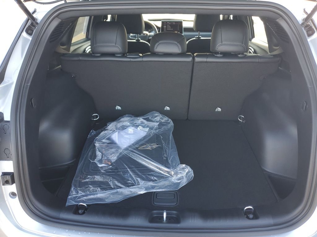 New 2026 Silver Zynith Metallic Clearcoat Jeep Latitude image 8