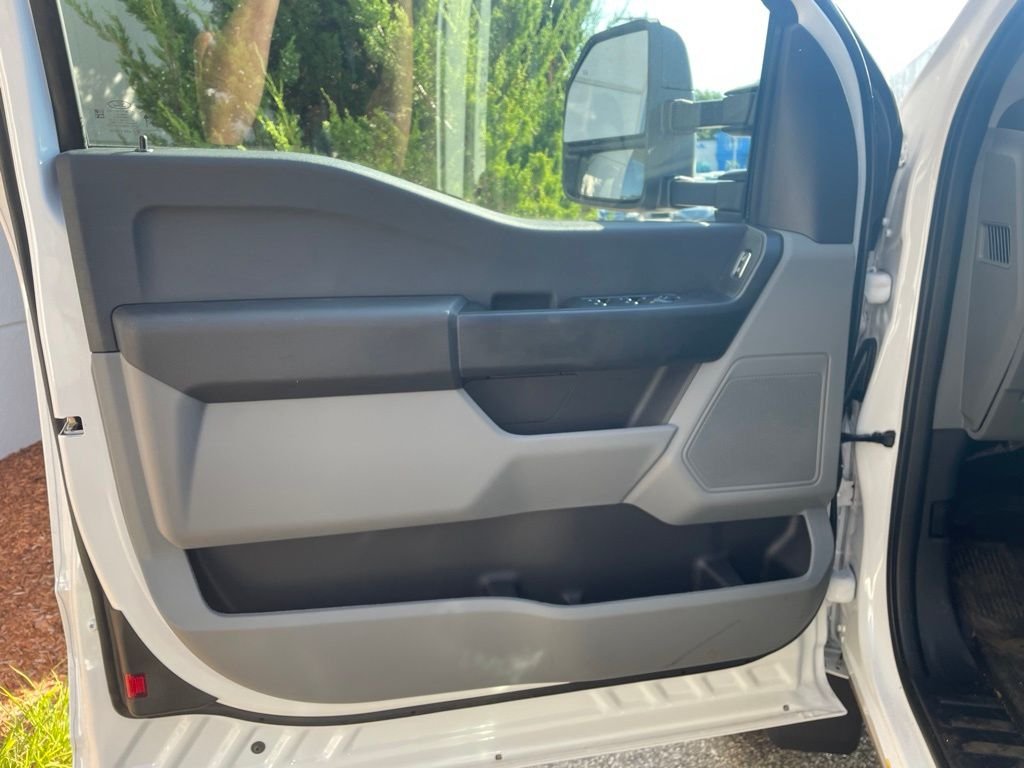 New 2026 Oxford White Ford F-550® XL image 14