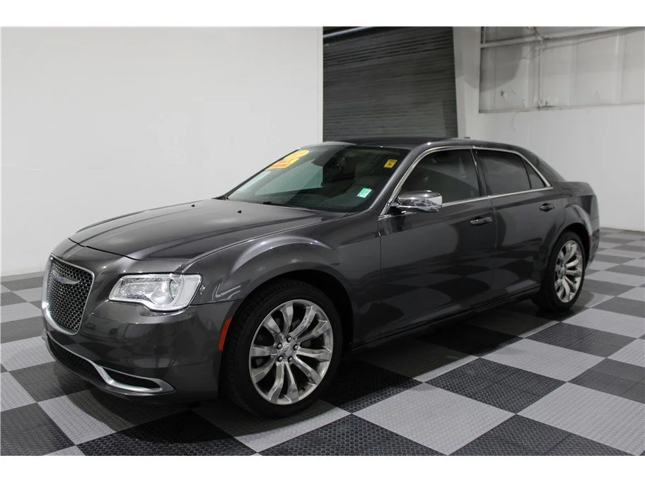Used 2019 Granite Crystal Metallic Clearcoat Chrysler Touring image 7