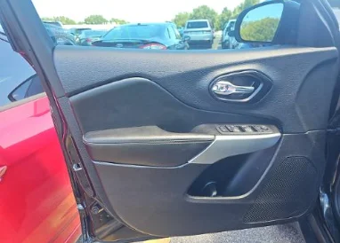 Used 2022 Black Jeep X image 9