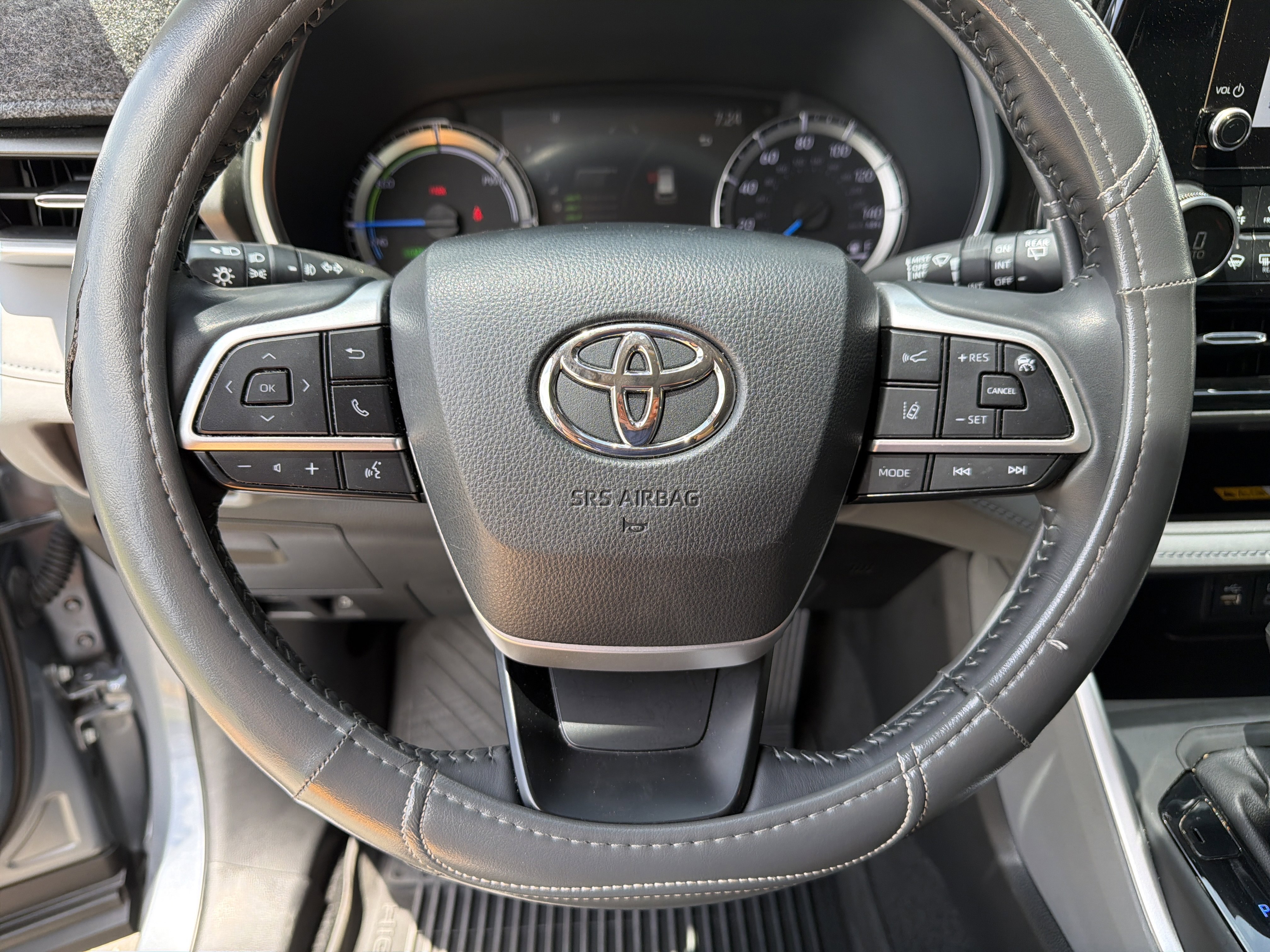Used 2024 Moon Dust Toyota XLE image 30