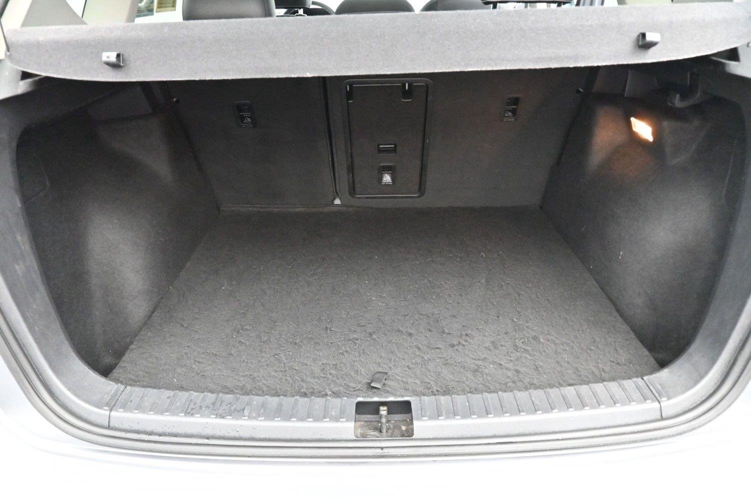 Used 2023 Pyrite Silver Metallic Volkswagen SE image 9