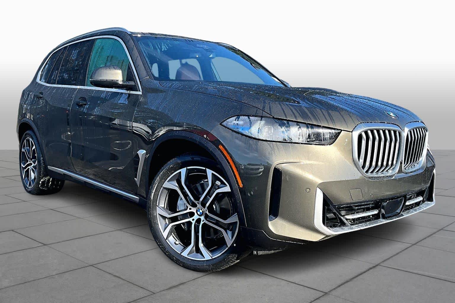 New 2026 Manhattan Green Metallic BMW xDrive40i image 2