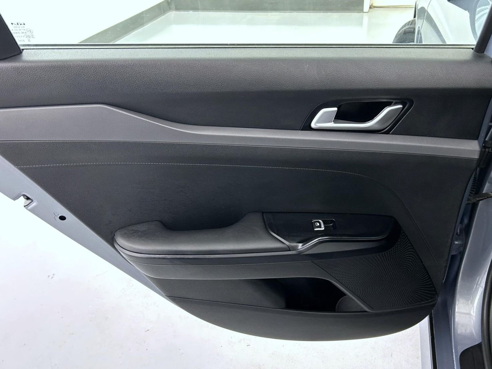 Used 2023 Silver Kia LXS image 20