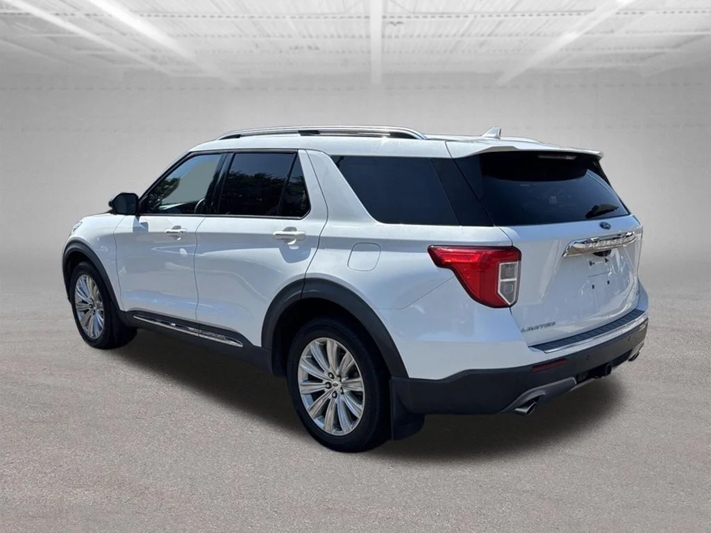 Used 2020 White Ford Limited image 4