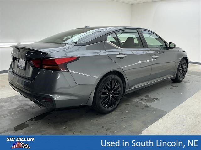Used 2025 Gun Metallic Nissan SV image 4