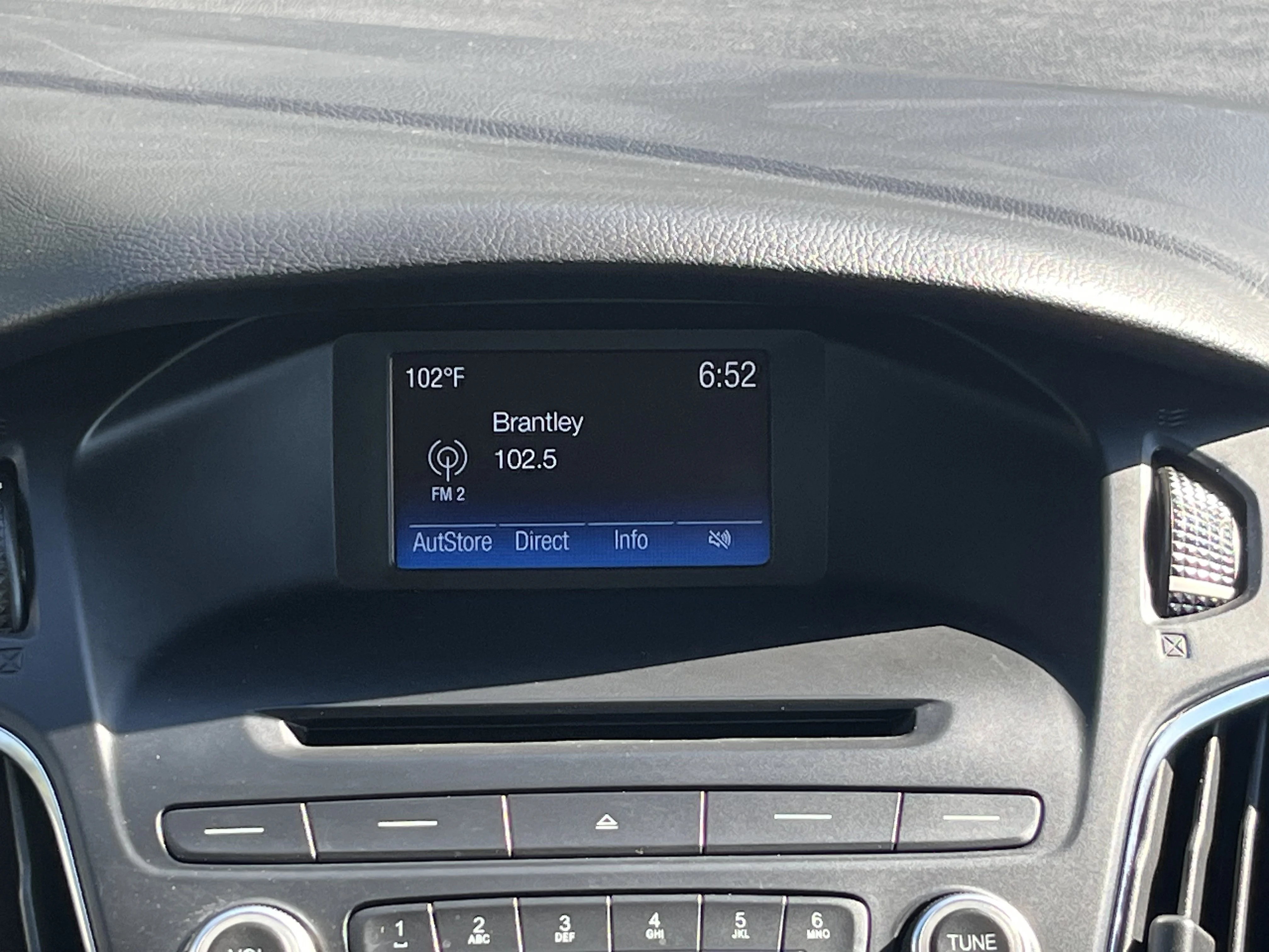 Used 2015 Magnetic Ford SE image 15