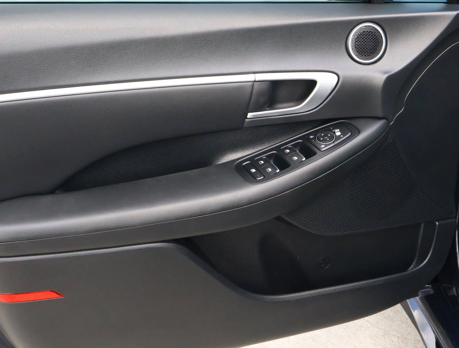 Used 2024 Carbon Blue Hyundai SEL image 13