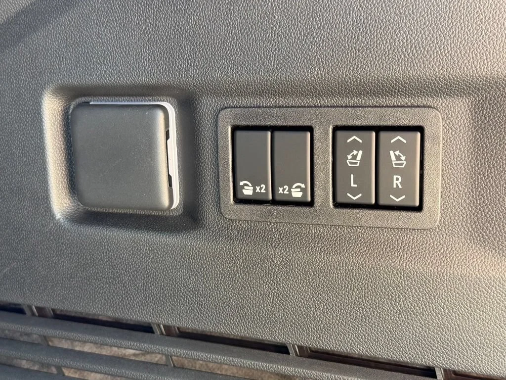2026 GMC Yukon Denali - Photo 25