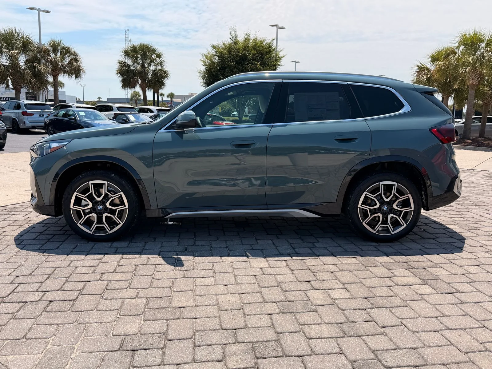 New 2026 Cape York Green Metallic BMW xDrive28i image 12